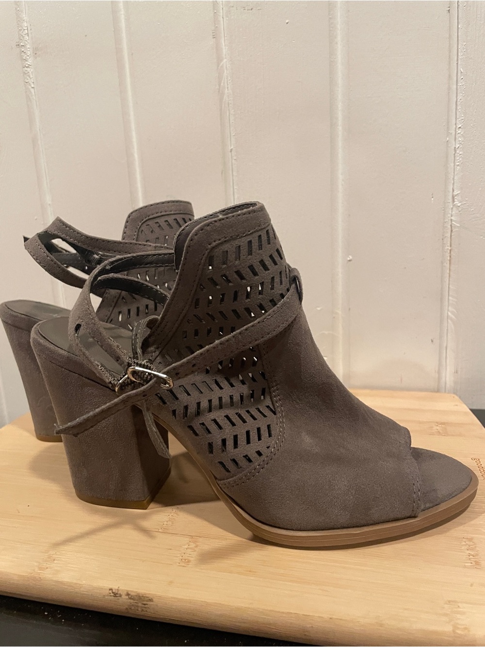 American Eagle Outfitters Taupe Suede Cutout Block Heel Sandals size 8